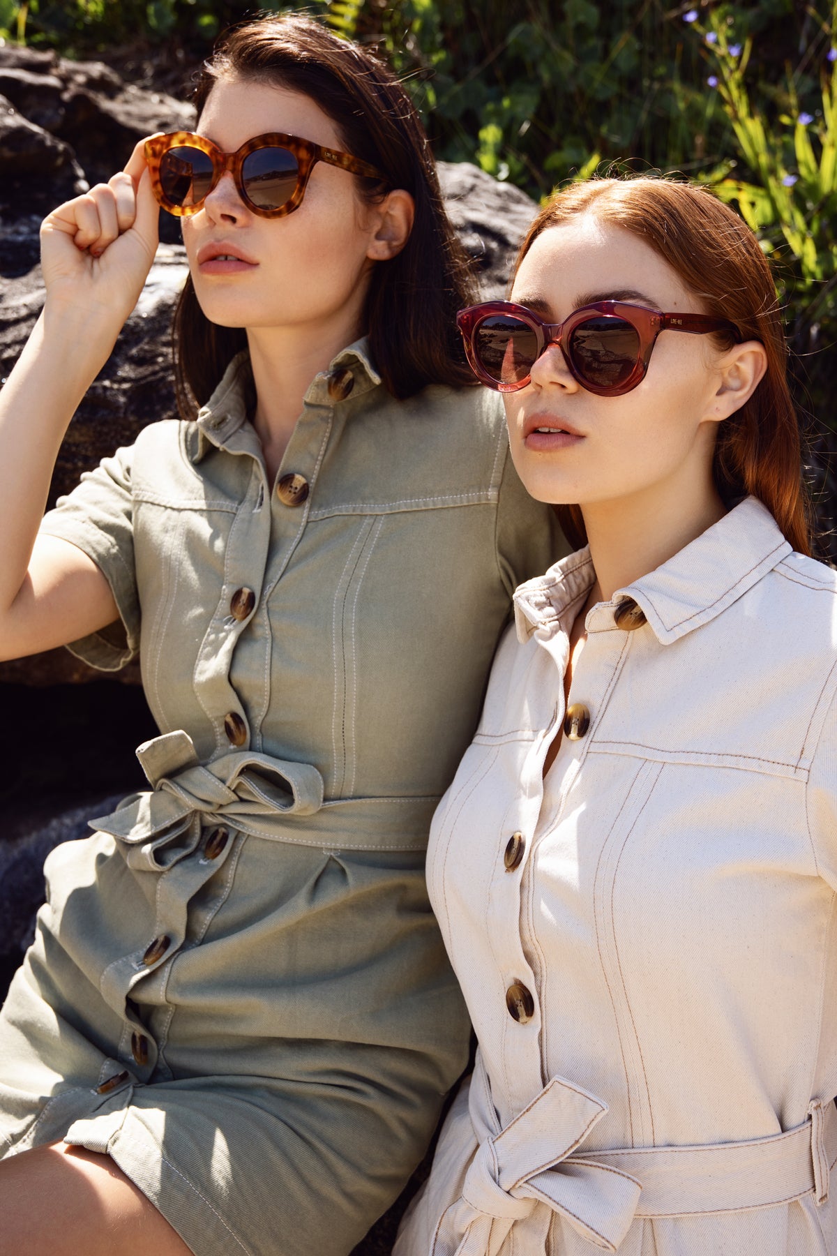 Plan-Bases Acetate Oversizes Sunglasses On Beach Safari Look