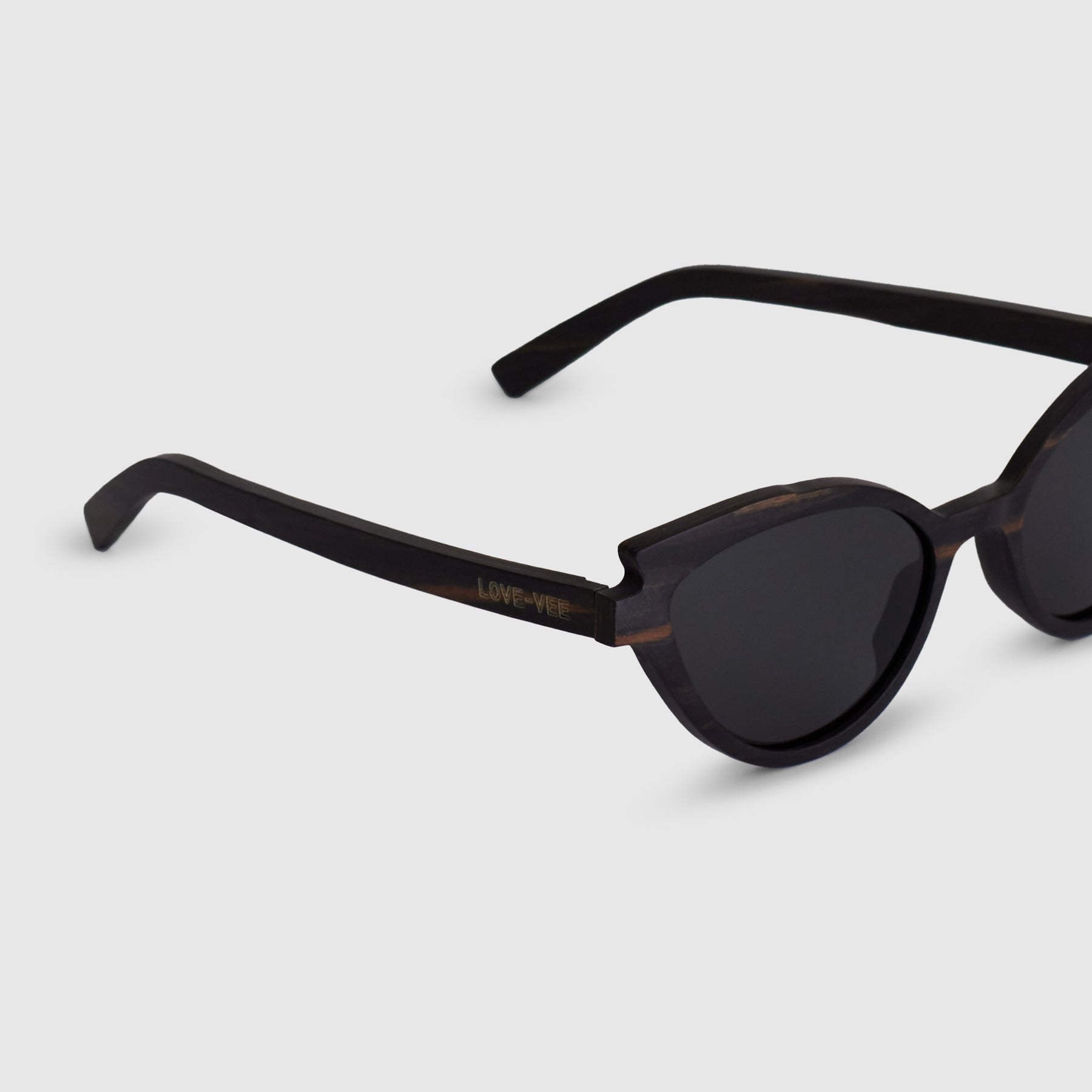 Van der Woodsen | Black & Ebony Wood Sunglasses Detail